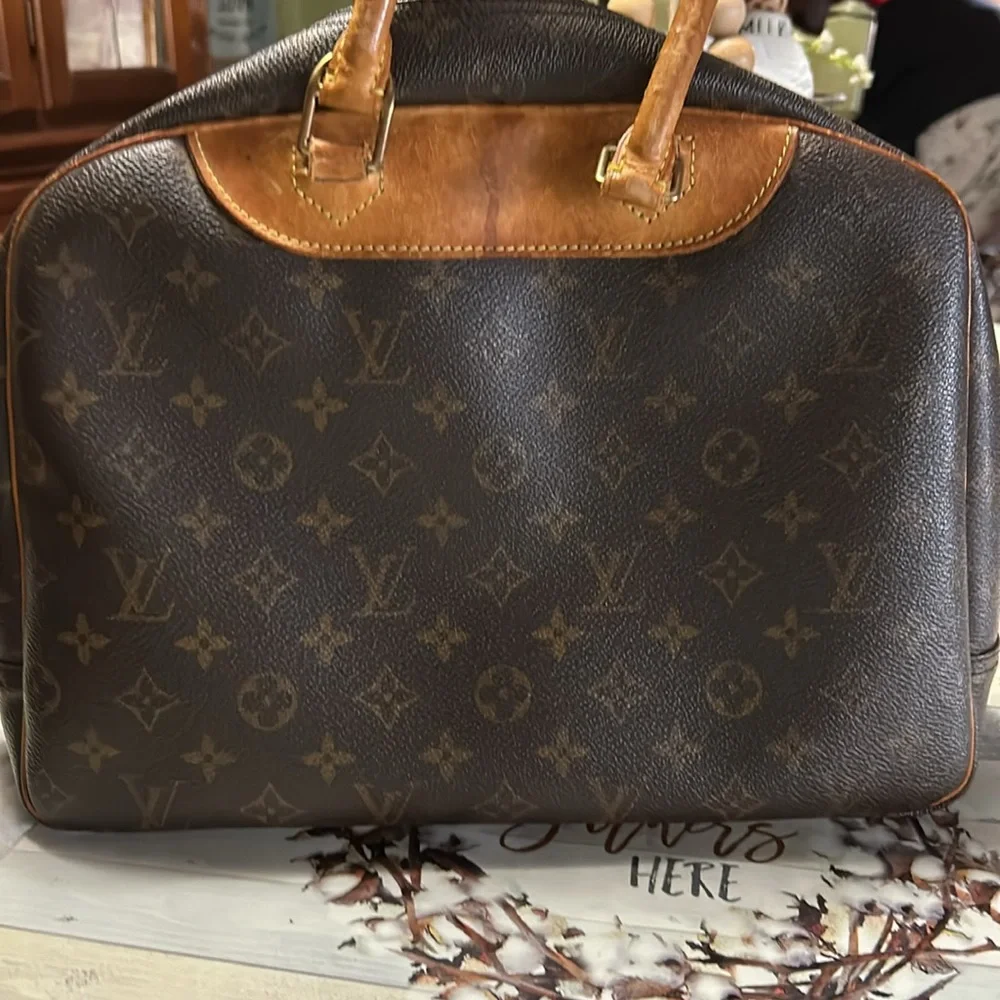 Authentic LV large Deauville handbag - Picture 6 of 16